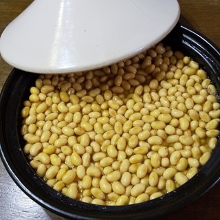 タジン鍋で大豆の水煮